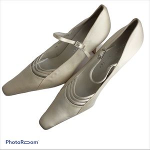 Shelley George Begonia satin pumps, size 9